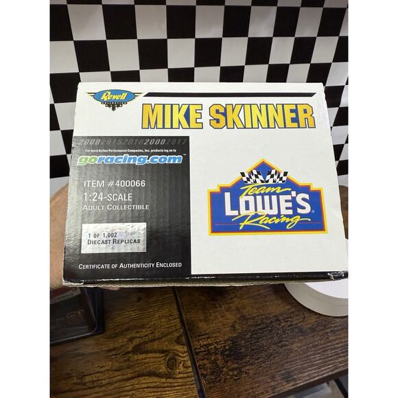 Revell Collectors NASCAR #31 Mike Skinner ARMY Chevy Monte Carlo Diecast 1:24 - Picture 12 of 12